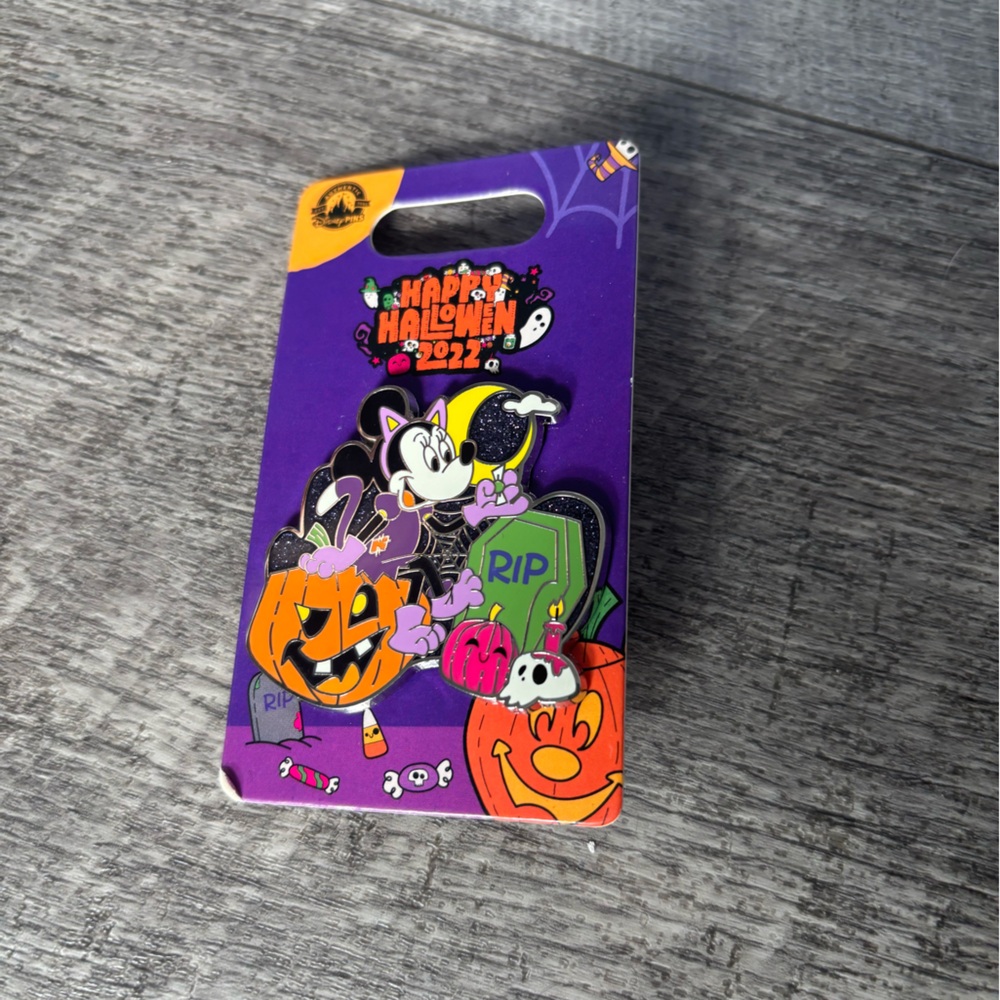 Disney Halloween 2022 Minnie Mouse Pin - Purple and Orange